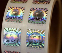 揭開式激光防偽標簽是難被復制粘貼假冒的一種防偽標簽，保護產品